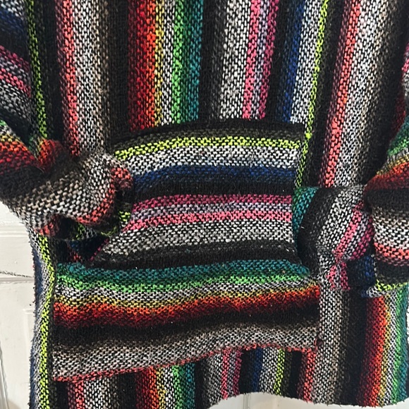 Poncho - Picture 9 of 15